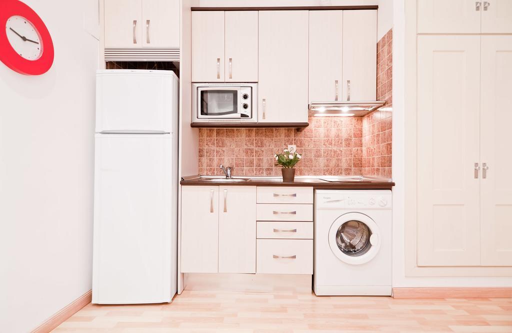 Apartamentos Puerta Del Sol I Madri Quarto foto